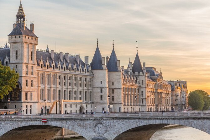 Historic Heart of Paris: Île de la Cité Walking Tour - Meeting Notre Dame after the 2019 fire