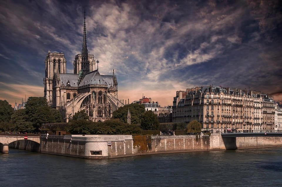 Historic Paris Walking Tour in English - Louvre: palace power, museum ambition, and the Mona Lisa story thread