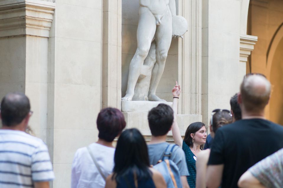 Historical and naughty tour of Lyon in french - The actor-guide in French: why the performance is the product