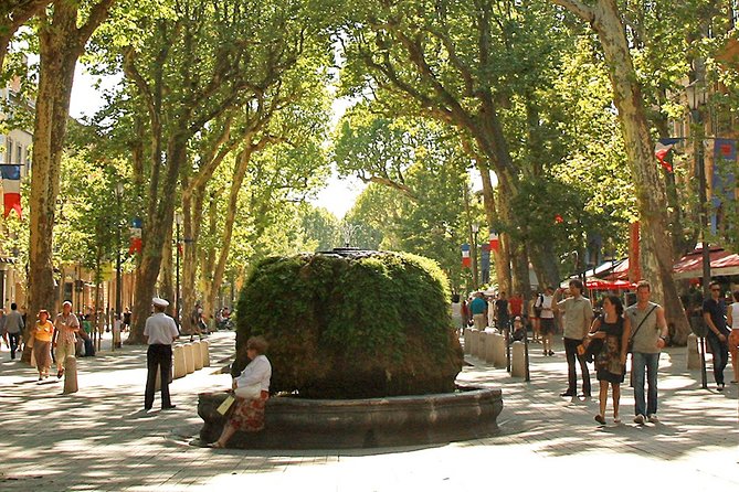 History and Renewal in Aix-en-Provence: A Self-Guided Audio Tour - Fontaine de la Rotonde and Hôtel de Caumont