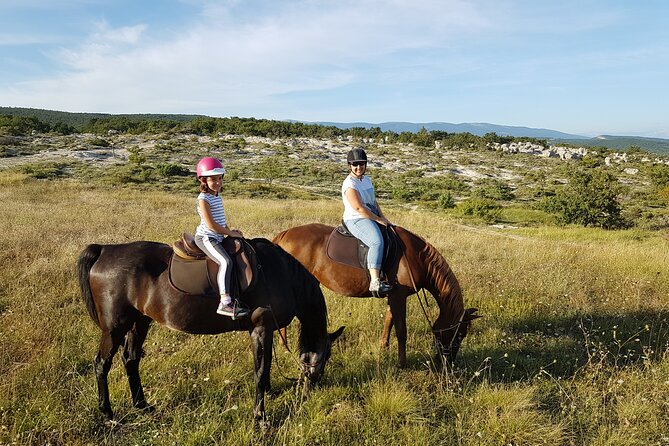 Horse ride in Haute Provence Luberon and Forcalquier - Meeting and getting geared up at Janssaud Centre Equestre