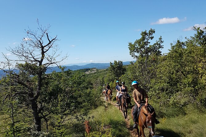 Horse ride in Haute Provence Luberon and Forcalquier - What to wear: the clothing rules that affect comfort