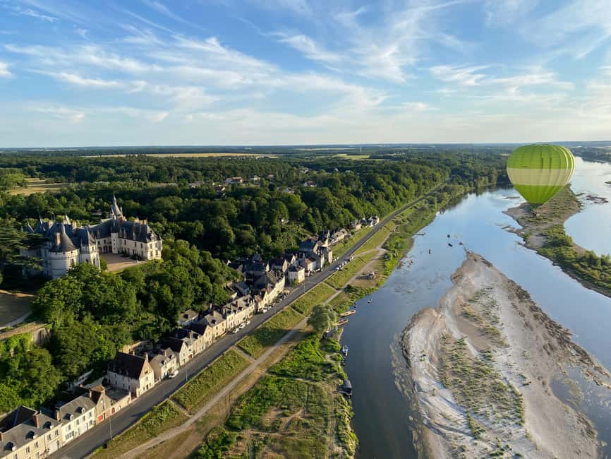 Hot air balloon flight:Chambord, Chenonceau,Cheverny,Blois - Meeting Au gré des vents in Contres