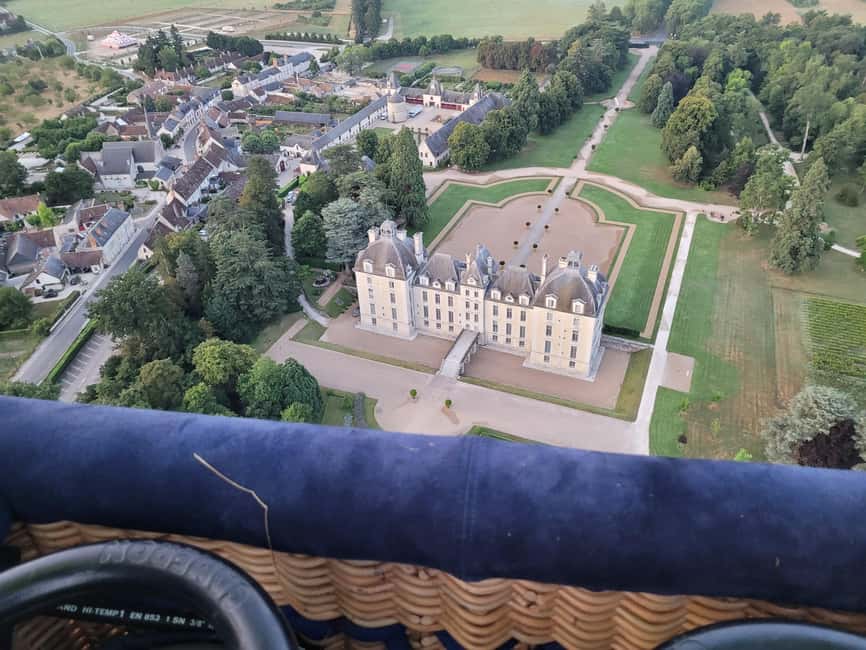 Hot air balloon flight:Chambord, Chenonceau,Cheverny,Blois - The château possibilities