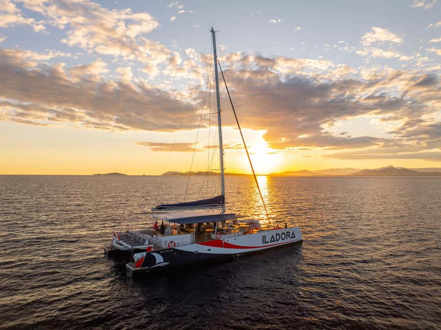 Hyères : Sunset Catamaran Cruise to Giens Peninsula - Sailing to La Badine Beach at golden hour