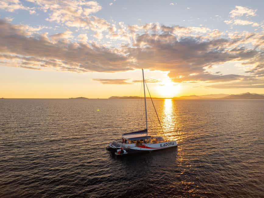 Hyères : Sunset Catamaran Cruise to Giens Peninsula - Getting aboard at Hyères Saint-Pierre Port (and what to expect on deck)