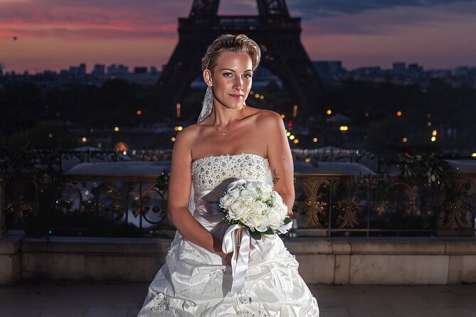 Iconic Portraits in an Exclusive Photoshoot at the Eiffel Tower - How the photographer shapes the session