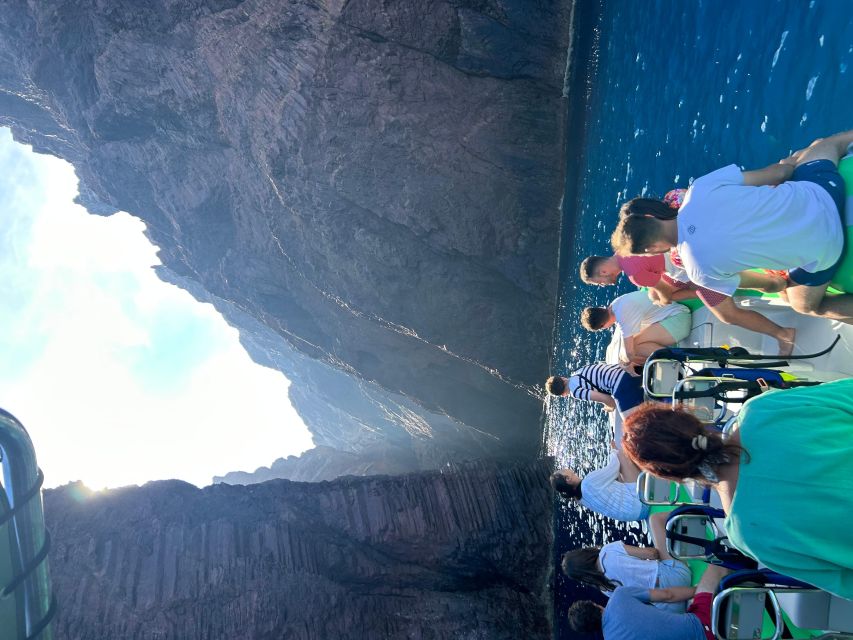 Ile Rousse : la réserve naturelle de Scandola - Cruising beneath Scandola’s red cliffs