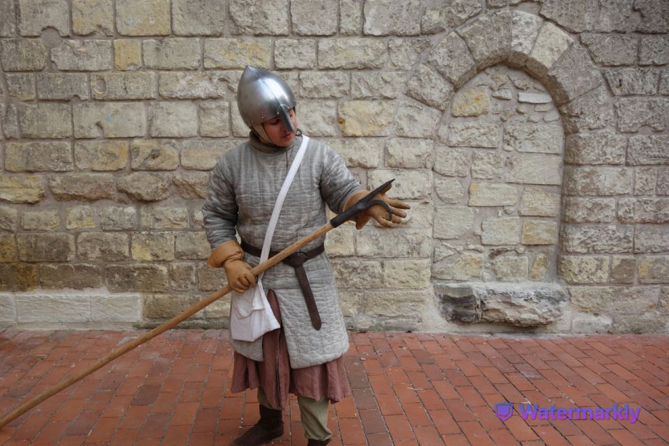 Immersive guided tour of Tours in the 13th century. - Rue du Change and the Making of Money