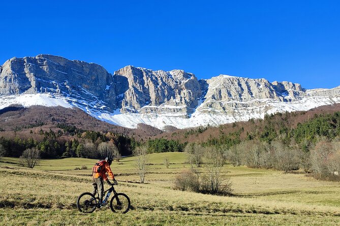 Immersive mountain bike adventure around Mont-Aiguille (Vercors) - The private group setup changes the day