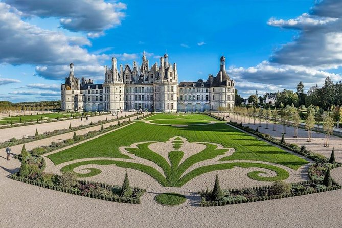 Incredible Loire castles tour with lunch and a vineyard visit - A Loire day trip built around Chenonceau and Chambord