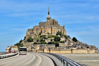Individual round transfer to Mont Saint Michelle from Le Havre - The road to Mont-Saint-Michel