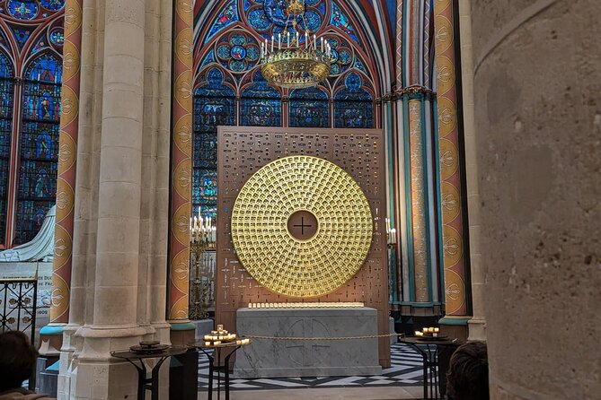 Inside Notre Dame Tour with Small Group City Stroll - The Île de la Cité Stroll: Cobblestones, Power Lines, and Big Names