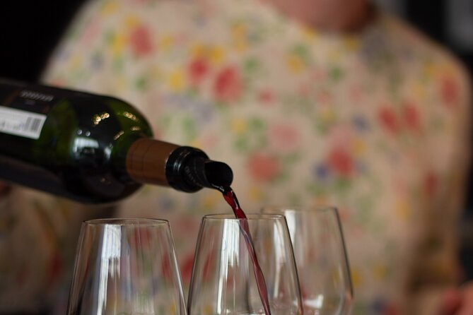 Introduction to Bordeaux wines paired with cheeses & charcuterie - Step 3: Two Bordeaux Reds That Explain the Big Regional Split