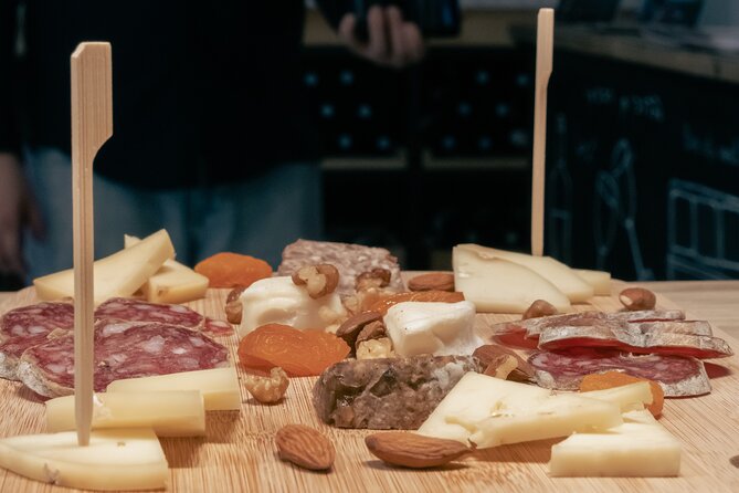 Introduction to Bordeaux wines paired with cheeses & charcuterie - Step 1: Start With White Wine and a Real Tasting Method