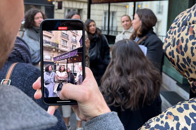 -Kids friendly- Eat, play, love Montmartre: 3H Walking Food Tour - Clos Montmartre vineyard: a real urban surprise