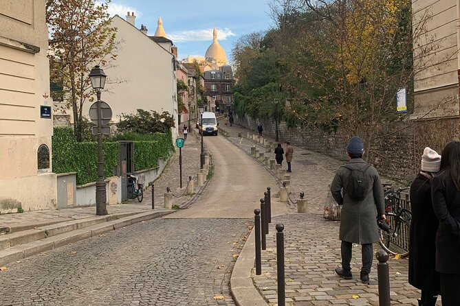 -Kids friendly- Eat, play, love Montmartre: 3H Walking Food Tour - Place du Tertre finale: a more relaxed send-off from a secret spot