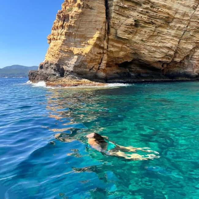 La Ciotat: Calanques Morning Boat Tour with Snorkeling - Ile Verte and Figuerolles: the warm-up views before the swim stops