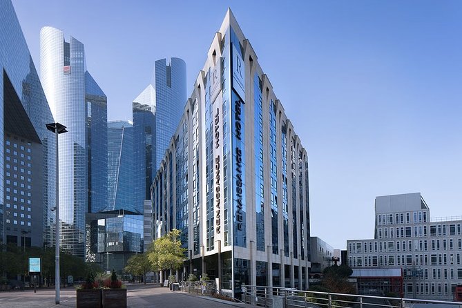 La Defense Private Transfer to Airport or Central Paris - Early departures and timing