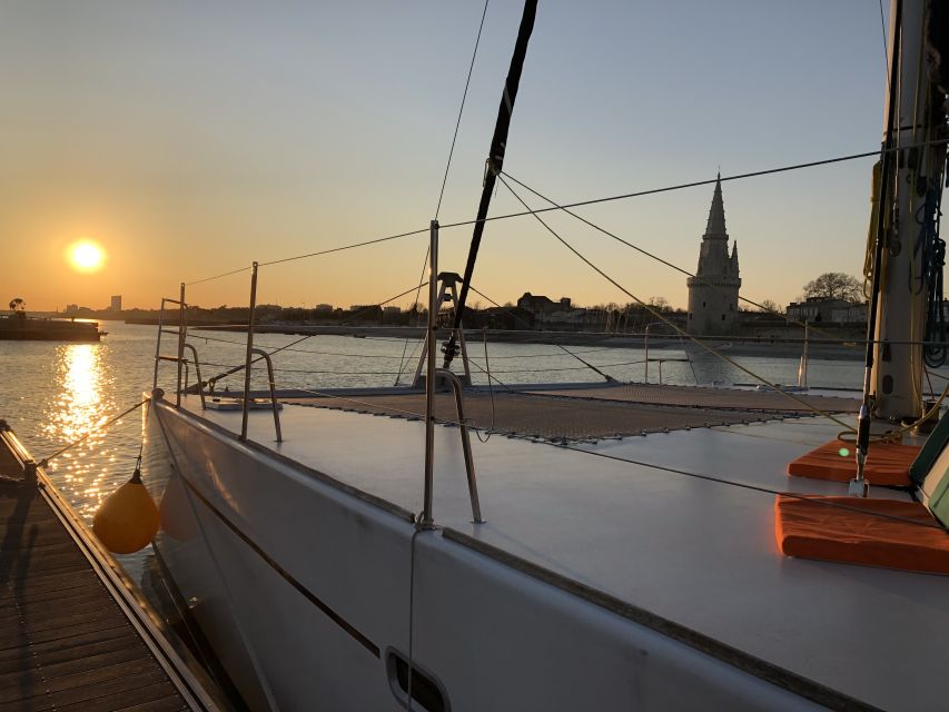 La Rochelle: 2-Hour Sunset Sailing Cruise - La Rochelle lit up at night: returning between the towers