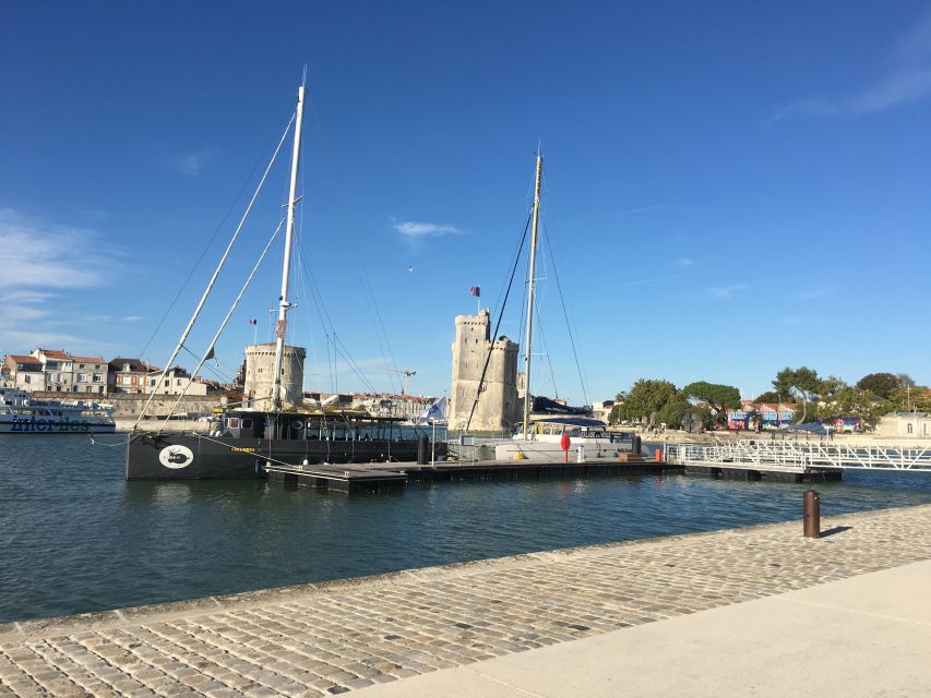 La Rochelle: Coastline Sailing Cruise - Sailing past Richelieu Tower, Les Minimes, and the end-of-the-world lighthouse