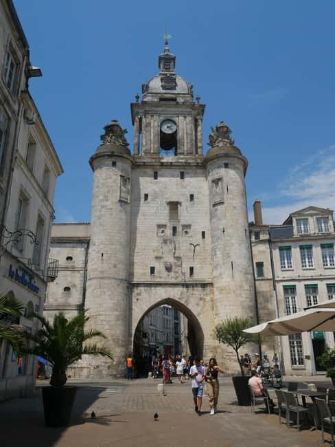 La Rochelle: Old Town and Vieux-Port Guided Walking Tour - The Grosse Horloge connects harbor and Old Town