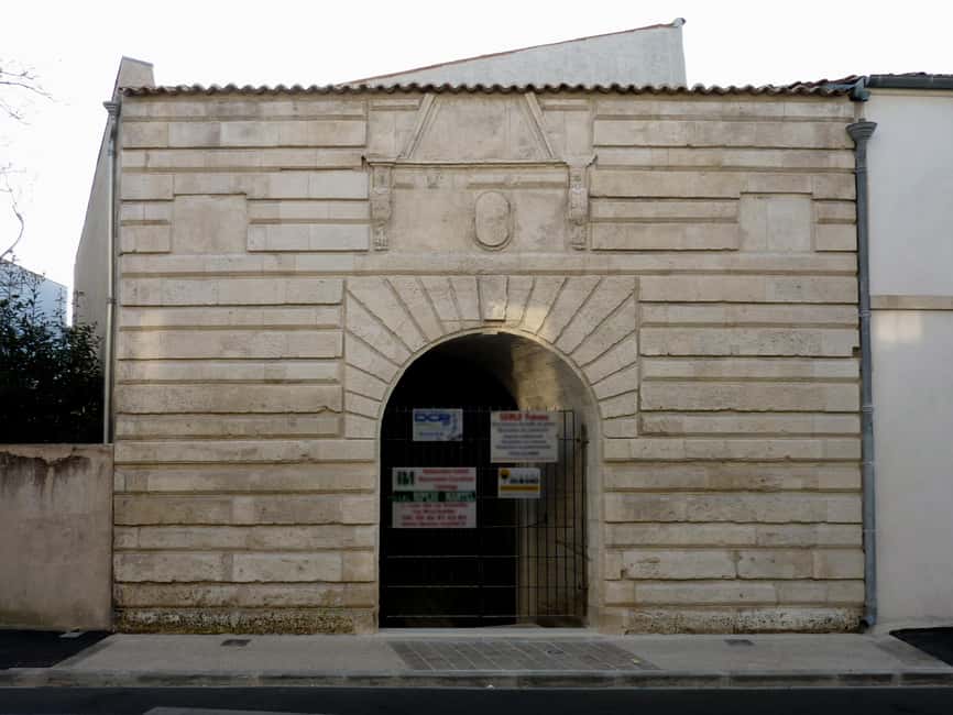 La Rochelle: Templars Walking Tour - Starting beside the Vieux-Port