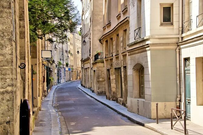 Le Grand Tour Half Day Private Walking Tour All the Main Sites - Montmartre from Sacré-Cœur to the artists’ square