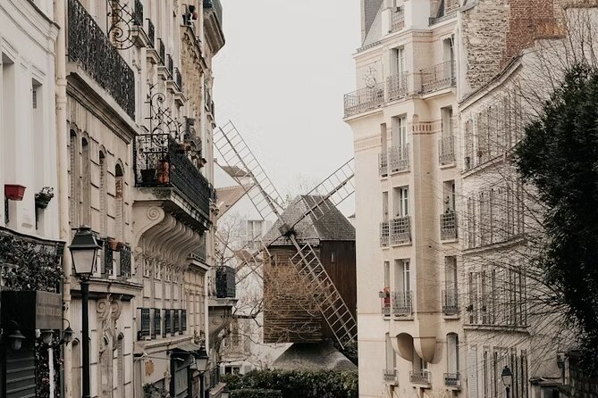 Le Grand Tour Half Day Private Walking Tour All the Main Sites - The Moulin Rouge and the limits of exterior sightseeing