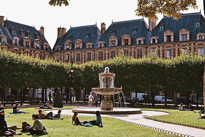Le Marais District & Jewish Quarter Guided Walking Tour 12ppl Max - Musée Carnavalet area: seeing Paris through the Marais lens