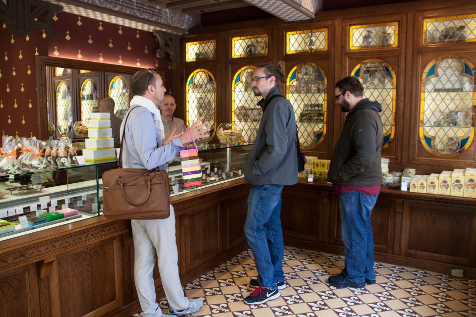 Le Marais: Pastry and Chocolate Food Tour - The neighborhood stories: what you learn as you walk