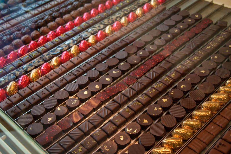 Le Marais: Pastry and Chocolate Food Tour - The walking flow: what you’re likely to experience