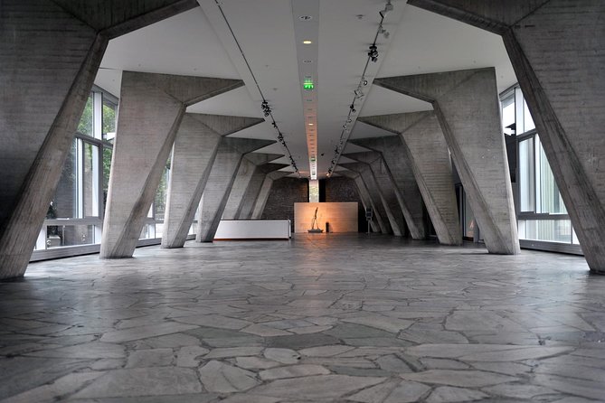 Les Coulisses DE UNESCO - The Art Component: Calder, Picasso, and Giacometti With a Mission Lens