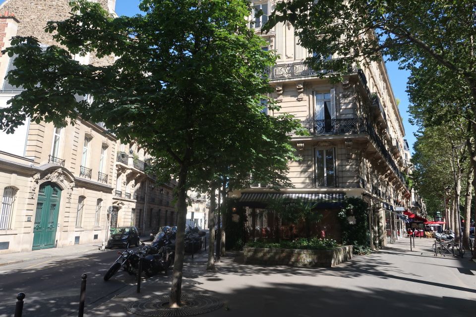 Lifestyle Tour of Saint-Germain-des-Prés - Bookshops, galleries, and the artistic side of the Left Bank