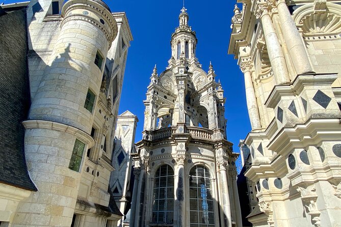 Live Guided Chenonceau, Chambord, Amboise Castles trip from Paris - Three castles, one very ambitious day
