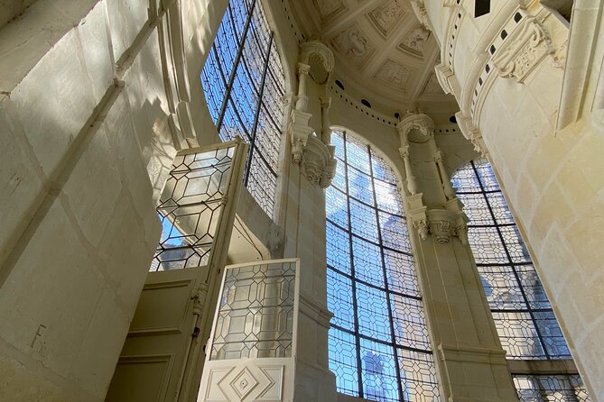 Live Guided Chenonceau, Chambord, Amboise Castles trip from Paris - Seven wines at Plou et Fils