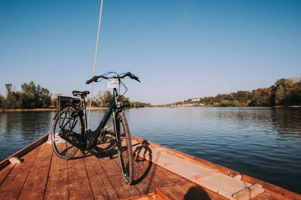 Loire castles with electric bicycle - Chambord, the grand opening move