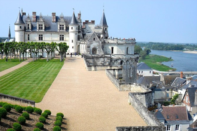 Loire Valley Castles VIP Private Tour: Chambord, Chenonceaux, Amboise - Private door-to-door transport: comfort you’ll feel after the first hour