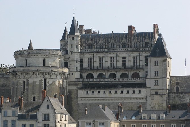 Loire Valley Castles VIP Private Tour: Chambord, Chenonceaux, Amboise - Chenonceau: the château des dames, bridge gallery, and garden maze