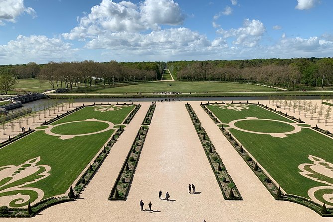 Loire Valley Castles VIP Private Tour: Chambord, Chenonceaux, Amboise - Guide quality: how names like Claudio, Julian, Michelle, and Rami translate into value