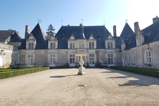 Loire Valley Day Tour Chambord and Chenonceau plus Lunch at a Private Castle - Chateau de Chambord: How to Survive the “Wow” Without Getting Lost