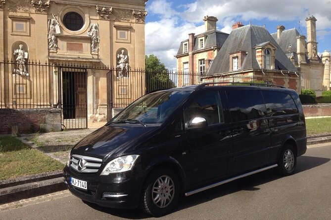 Loire Valley Royal Castles Guided Small group Day Trip from Paris - How the guide and minivan setup affects your day