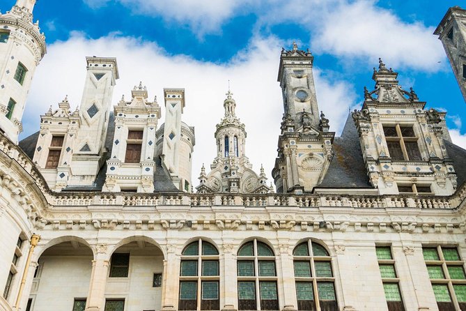 Loire Valley Wine and Castles Small-Group Day Trip from Paris - Amboise Castle: Hilltop Views and a Da Vinci Connection