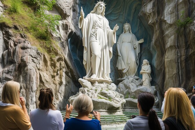 Lourdes, Guided Walking Tour in the Sanctuary - Entering the Sanctuaire Notre Dame de Lourdes in about two hours