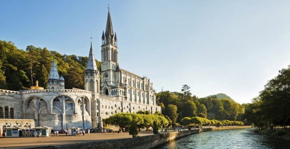 Lourdes: Private Guided Tour in the Sanctuary - Price and logistics: what you’re really paying for