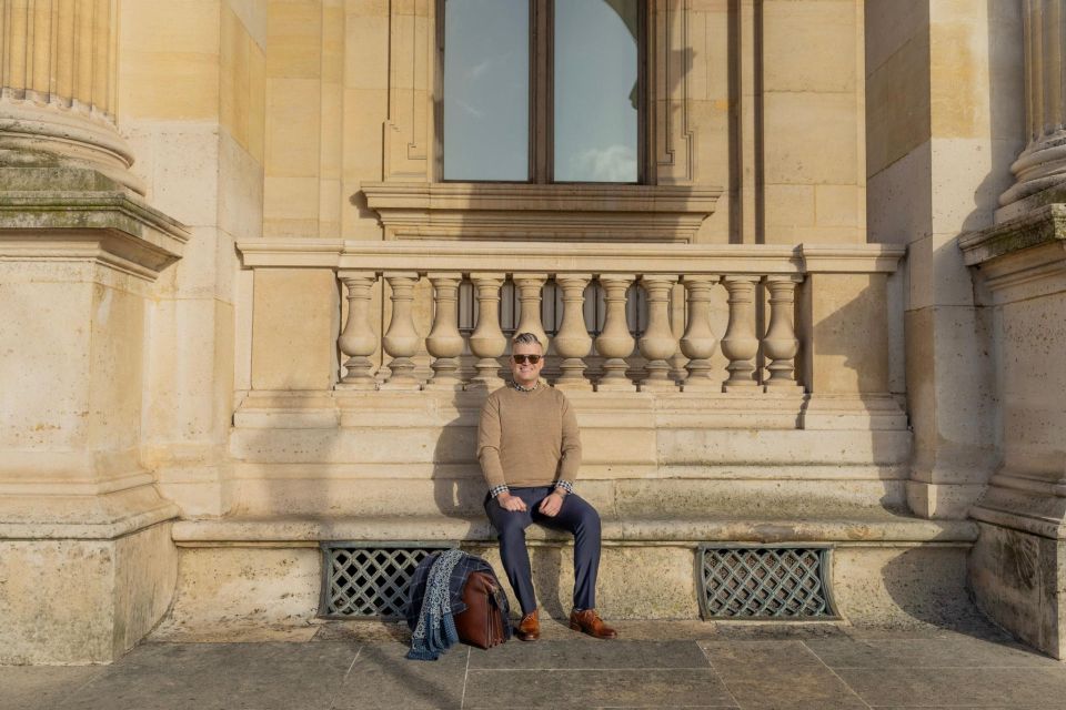 Louvre area photo shoot by Paris photographer - What this short Louvre photo shoot is really for