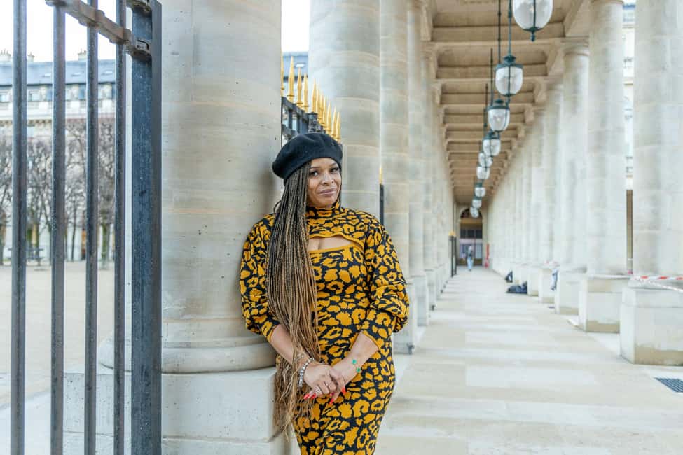 Louvre area photo shoot by Paris photographer - Should you book the Louvre photo shoot?