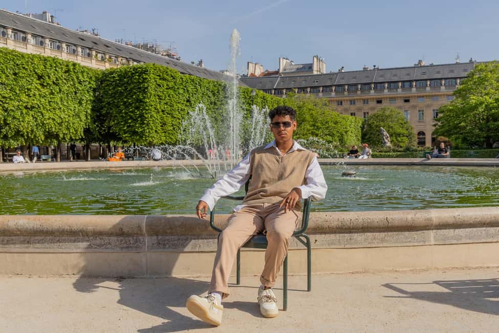 Louvre area photo shoot by Paris photographer - What 200 or more original photos means