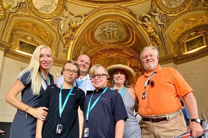 Louvre: Highlights and hidden pearls in MINI groups - Entering quickly: headsets, lockers, and finding your place fast