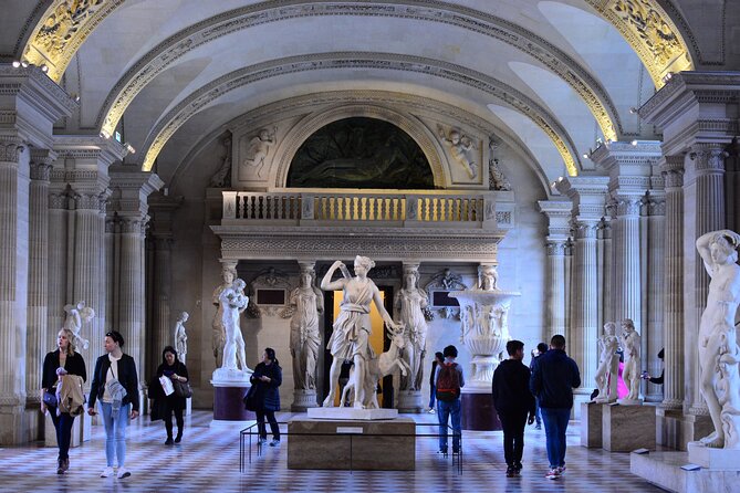 Louvre Late Opening Guided Tiny Group Tour - The pre-Louvre stops that help you orient fast